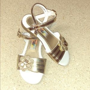 Golden Flower Sandals. Girl. Size 8
